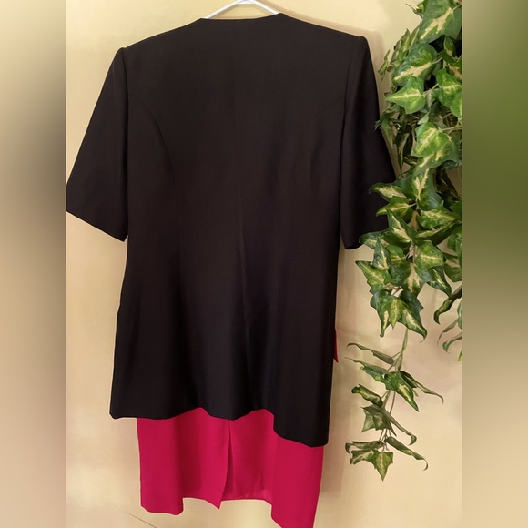 Vintage hot Pink and black dress suit by Braemar. Very professional. Size 12. - Picture 11 of 11
